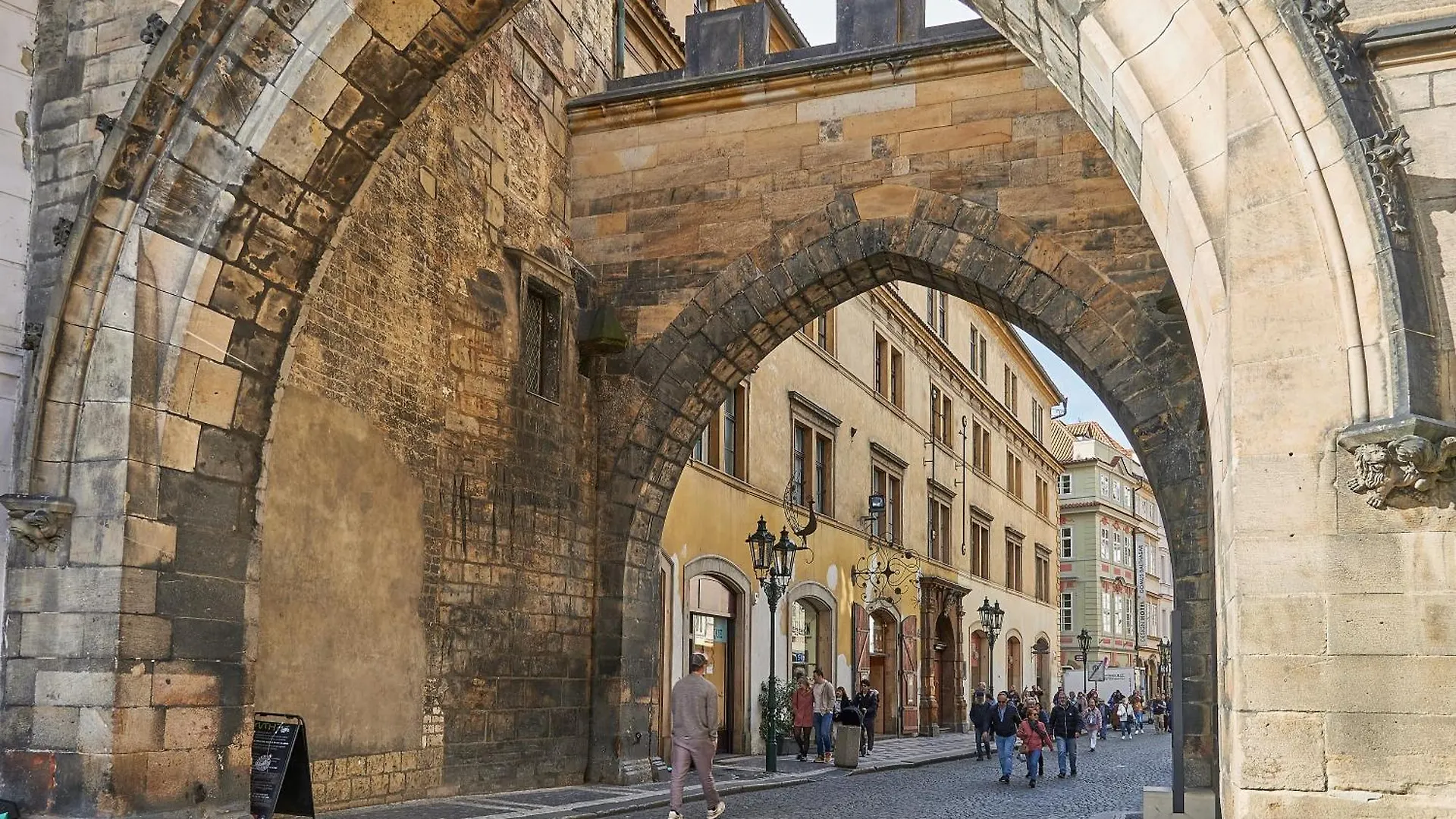 Hotel U 3 Pstrosu Prague 4*,