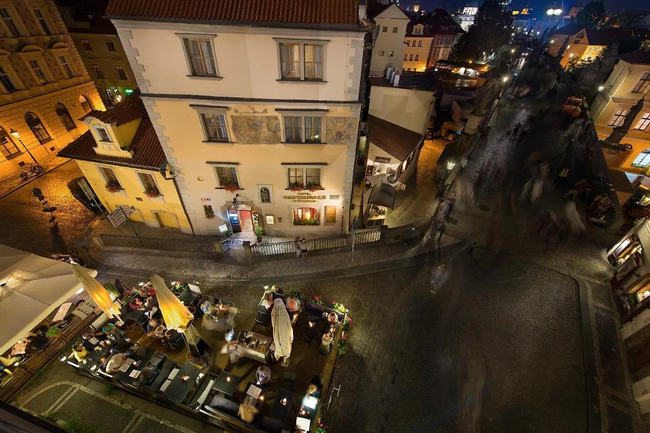 Hotel U 3 Pstrosu Praga 4*,