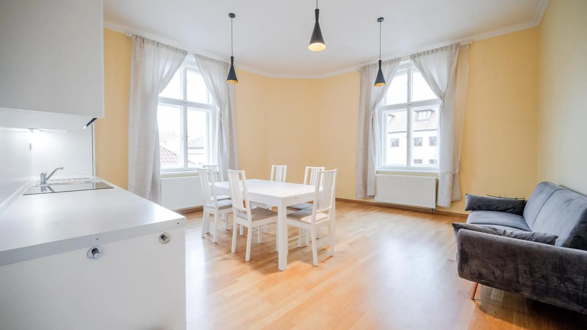 Hotel U 3 Pstrosu Prague 4*,