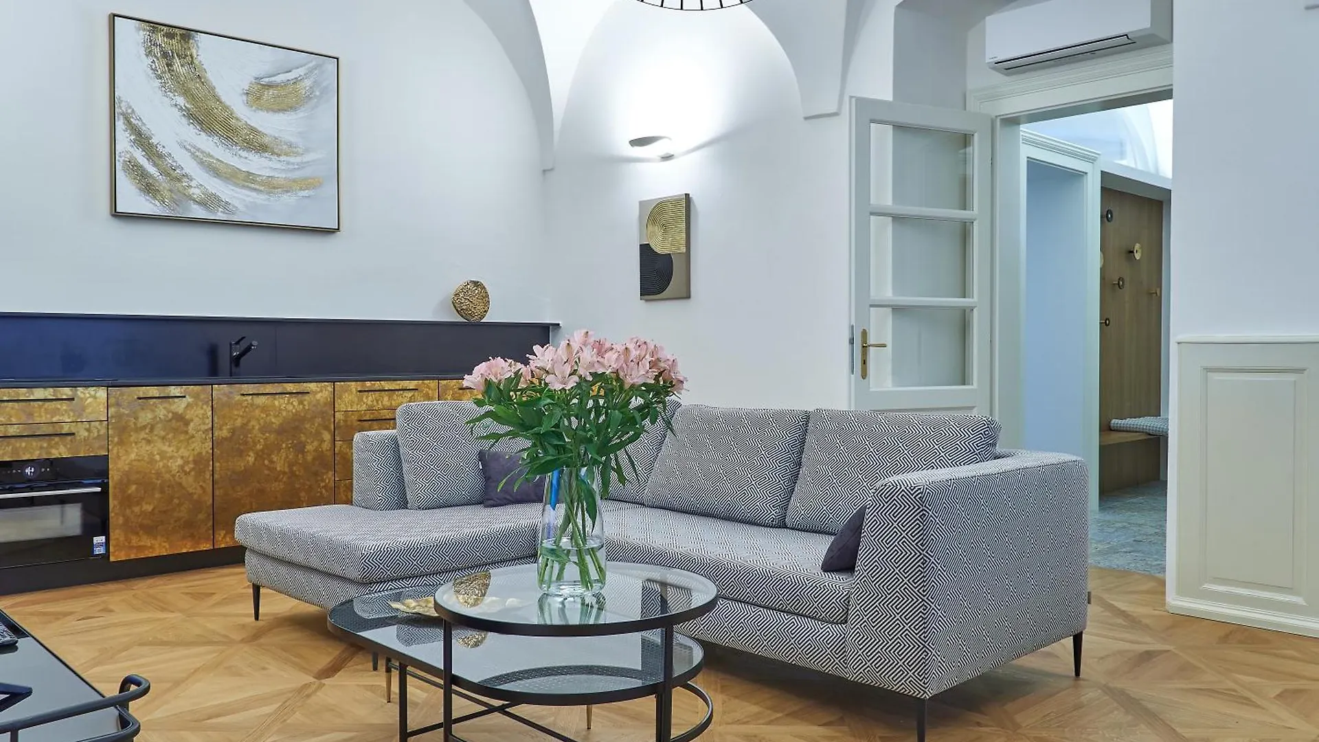 Hotel U 3 Pstrosu Prague 4*,