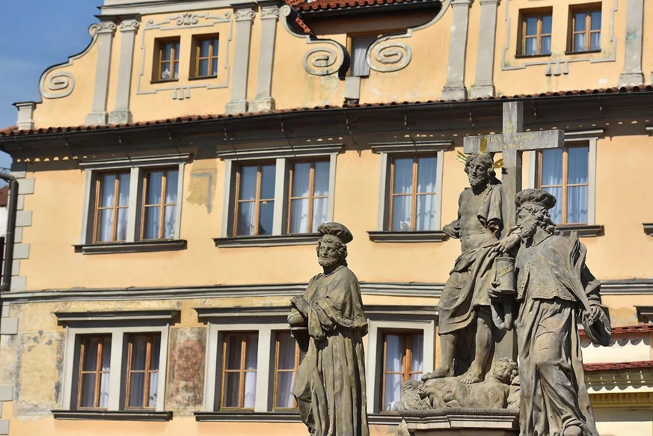 Hotel U 3 Pstrosu Prague 4*,