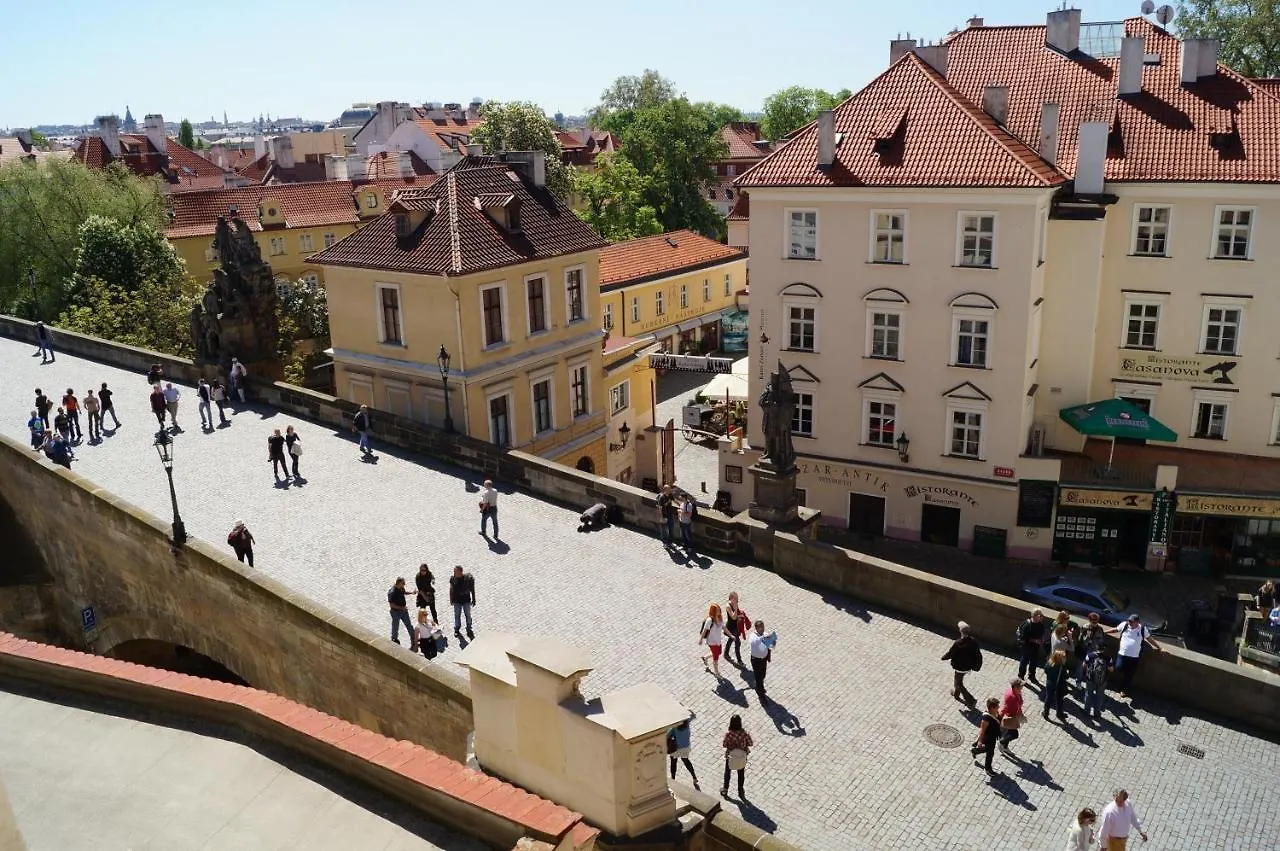 Hotel U 3 Pstrosu Prague 4*,